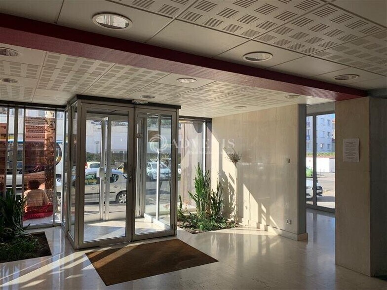 Office in Nancy for lease - Lobby - Image 2 of 6