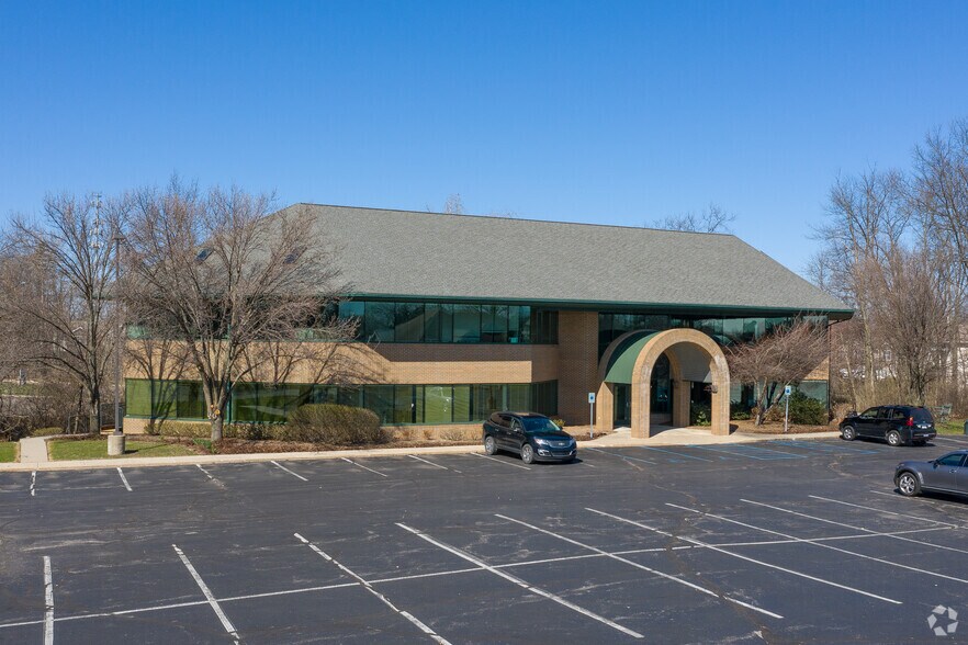 1750-1770 Grand Ridge Ct NE, Grand Rapids, MI for lease - Building Photo - Image 2 of 3