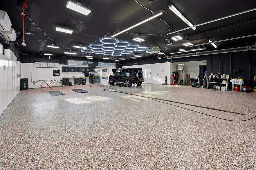 180 Commerce Dr, Fairfield, CT à vendre - Photo du bâtiment - Image 2 de 25