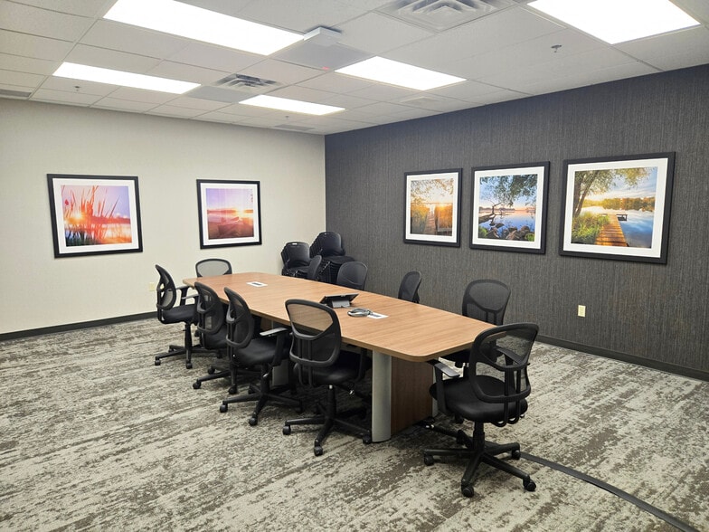 1185 Town Centre Dr, Eagan, MN for lease - Building Photo - Image 2 of 13