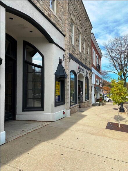 42 S Washington St, Hinsdale, IL à louer - Photo du bâtiment - Image 2 de 2