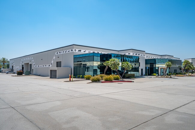 Plus de détails pour 2037-2077 S Vineyard Ave, Ontario, CA - Industriel à louer