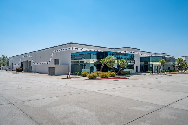 Plus de détails pour 2037-2077 S Vineyard Ave, Ontario, CA - Industriel à louer