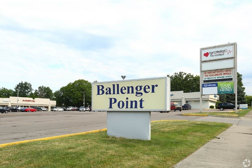 2270 Ballenger Hwy, Flint, MI à louer - Photo du bâtiment - Image 3 de 7