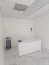 17993 US Highway 18, Apple Valley, CA for lease Interior Photo- Image 1 of 2