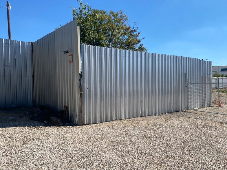 7581 Bandera Rd, San Antonio, TX à louer - Photo du bâtiment - Image 3 de 6