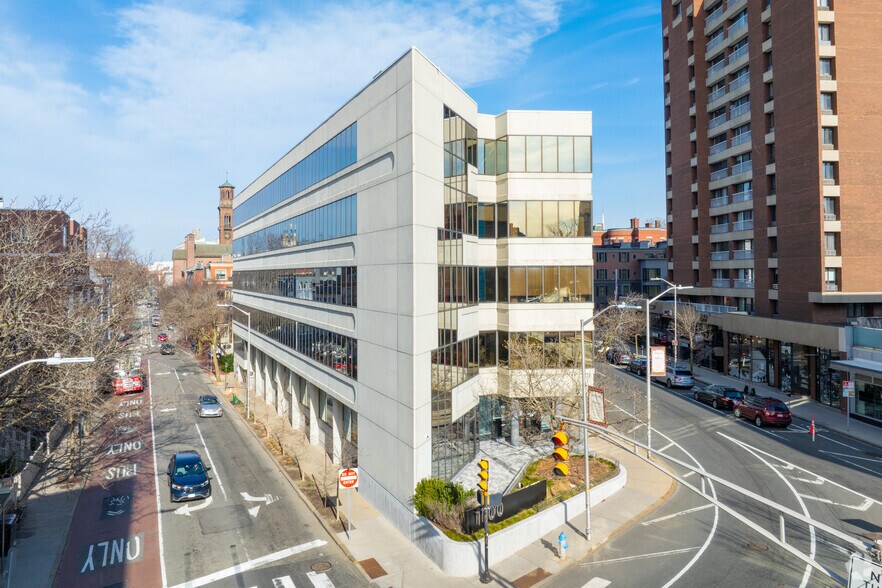 1100 Massachusetts Ave, Cambridge, MA à louer - Photo du bâtiment - Image 2 de 4