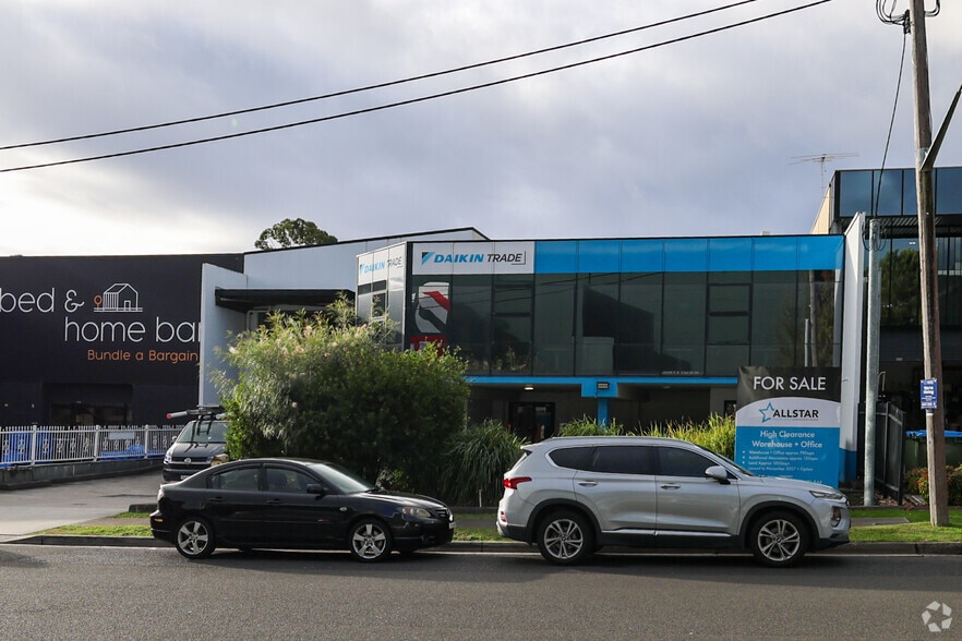 3 Koonya Cct, Caringbah for sale - Building Photo - Image 2 of 7