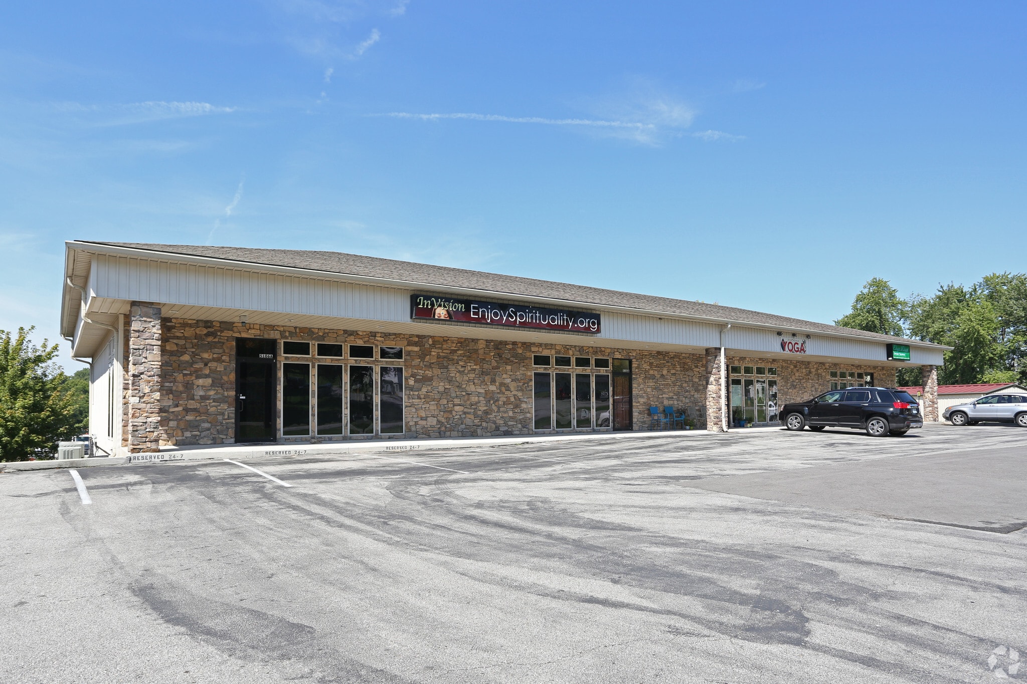 5106 NW Waukomis Dr, Kansas City, MO for lease Primary Photo- Image 1 of 8