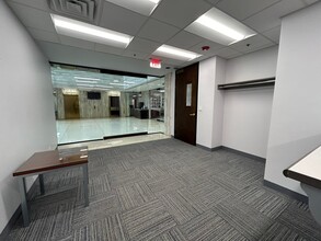 1300 Higgins Rd, Park Ridge, IL à louer Photo intérieure- Image 1 de 10