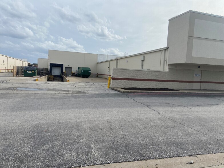 509 E Nifong Blvd, Columbia, MO à louer - Photo du bâtiment - Image 2 de 4