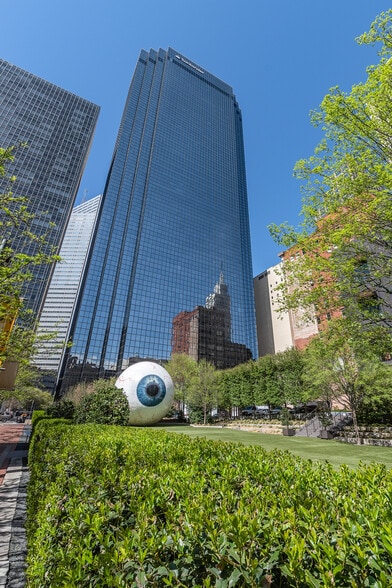 1601 Elm St, Dallas, TX à louer - Photo du bâtiment - Image 1 de 16