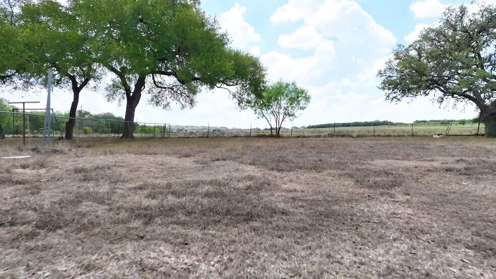 6460 Gass Rd, San Antonio, TX à vendre - Vidéo sur l’inscription commerciale - Image 2 de 47