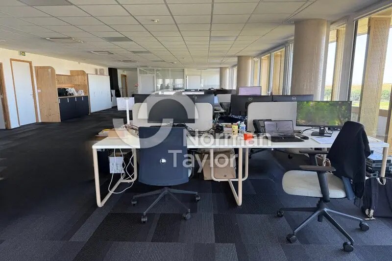 Office in Montpellier for lease - Building Photo - Image 2 of 10