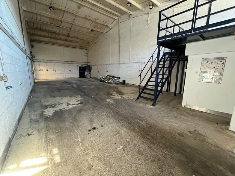 2-7 Grange Farm Rd, Colchester à vendre - Photo du bâtiment - Image 2 de 12