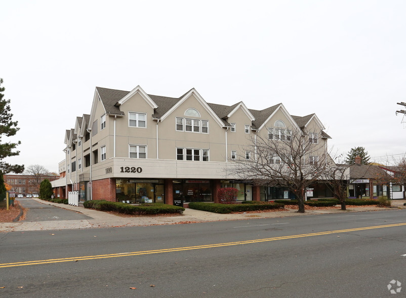 1212 Whitney Ave, Hamden, CT à vendre - Photo principale - Image 1 de 1