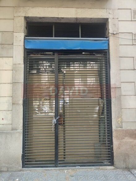 Retail in Barcelona, Barcelona for lease - Building Photo - Image 2 of 4