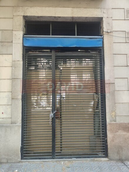 Commerce de détail dans Barcelone, Barcelona à louer - Photo du bâtiment - Image 2 de 4