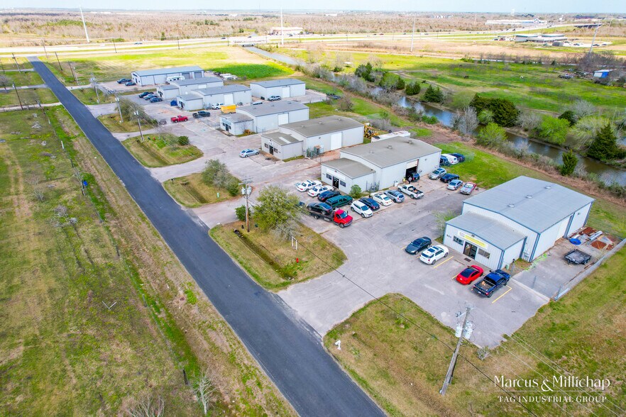 950-1050 N Pine Rd, Texas City, TX à louer - Photo du bâtiment - Image 3 de 10