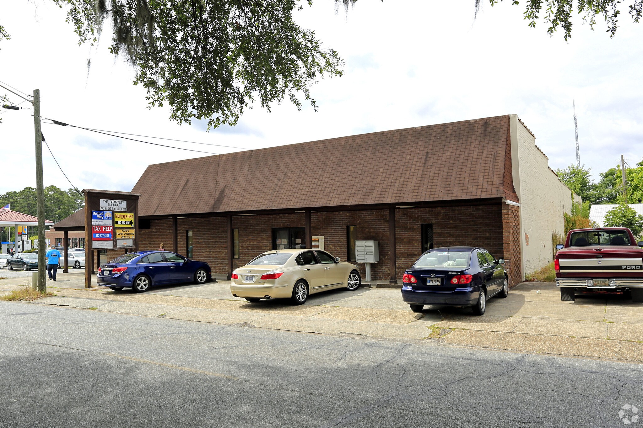 135-139 E Martin L King Jr Dr, Hinesville, GA for lease Primary Photo- Image 1 of 14