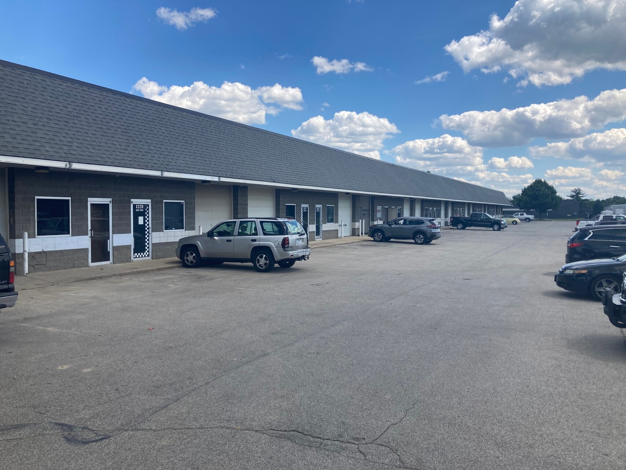 1203-1231 Indy Way, Indianapolis, IN for lease Primary Photo- Image 1 of 8