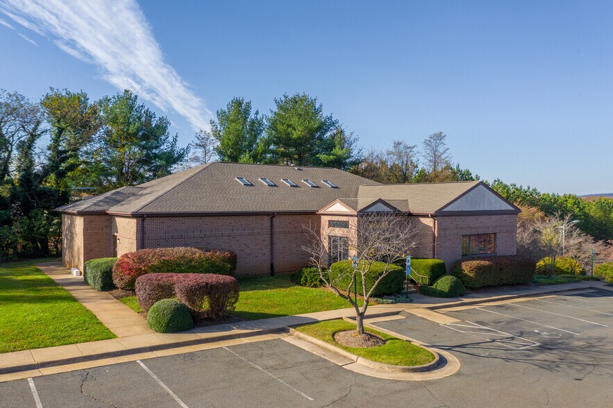 555 Hospital Dr, Warrenton, VA à vendre - Photo du bâtiment - Image 3 de 27