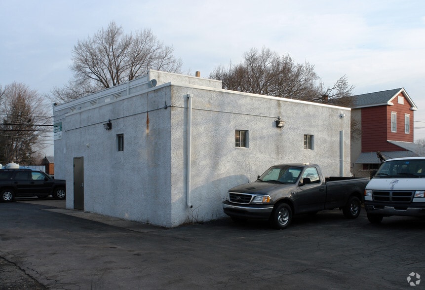 223 Governor Printz Blvd, Lester, PA à louer - Photo du bâtiment - Image 2 de 3