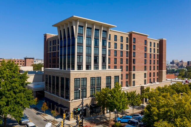 Plus de détails pour 950 S Main St, Greenville, SC - Commerce de détail à louer