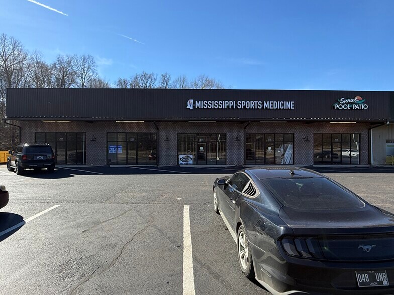 602 W Bankhead St, New Albany, MS à louer - Photo du bâtiment - Image 2 de 15