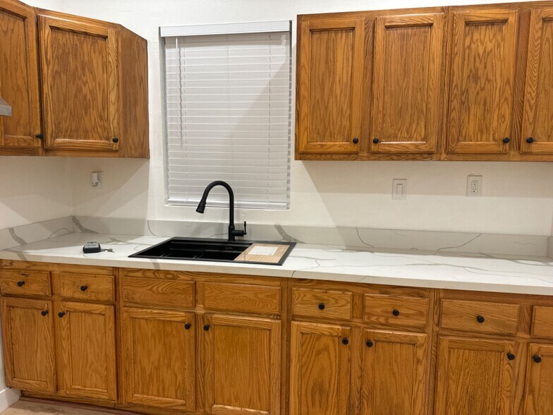 451 S Breed St, Los Angeles, CA à vendre - Photo du bâtiment - Image 2 de 18