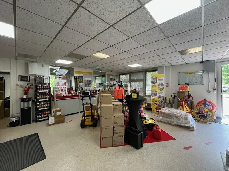 Office in Pessac for lease - Interior Photo - Image 3 of 11