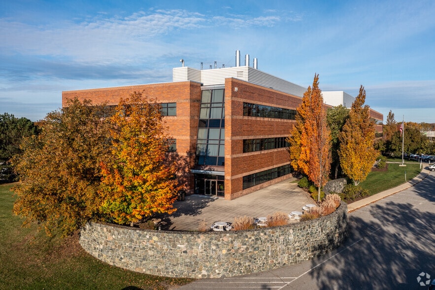 19 Presidential Way, Woburn, MA for sale - Primary Photo - Image 1 of 1