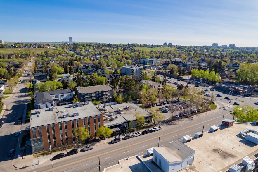 2530 Kensington Rd NW, Calgary, AB for sale - Aerial - Image 3 of 4