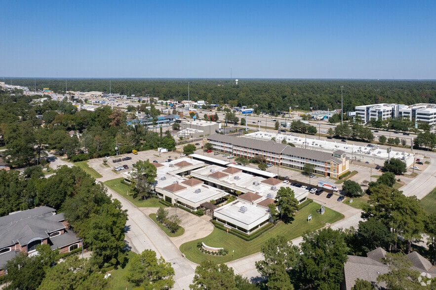 200 Valleywood Dr, Spring, TX à louer - Aérien - Image 1 de 8