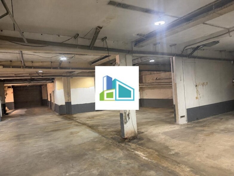 Industrial in Toulon for lease - Interior Photo - Image 3 of 4