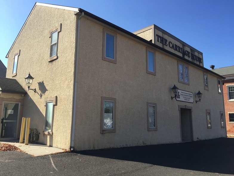 Woodbury Crossing & Carriage House portfolio of 2 properties for sale on LoopNet.ca - Building Photo - Image 2 of 2