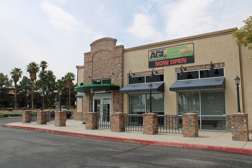 9470 W Sahara Ave, Las Vegas, NV à louer - Photo du bâtiment - Image 2 de 10