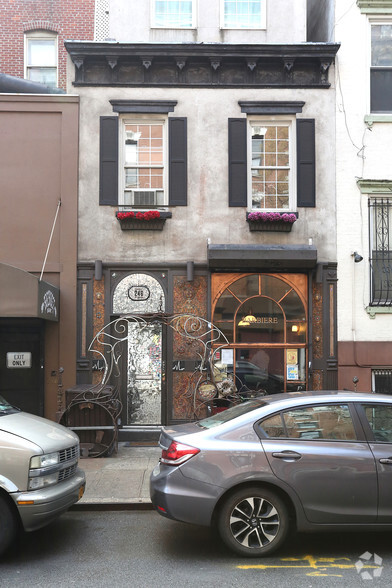 246 E Fifth St, New York, NY for lease - Building Photo - Image 2 of 3