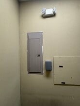 1012 E Ennis Ave, Ennis, TX à louer Photo intérieure- Image 1 de 11