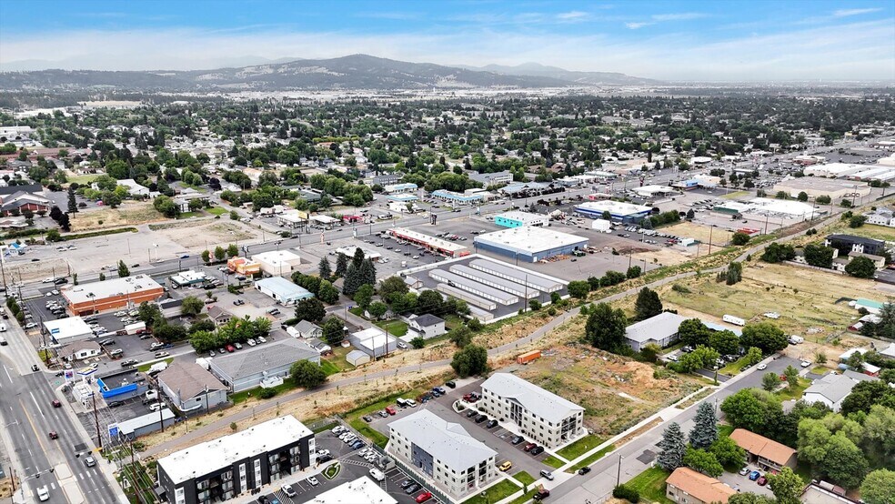 12405 3rd Ave, Spokane Valley, WA à vendre - Photo principale - Image 1 de 64