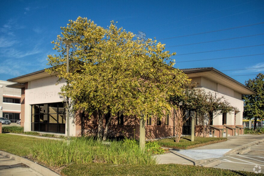 11008 Bellaire Blvd, Houston, TX à louer - Photo du bâtiment - Image 2 de 5