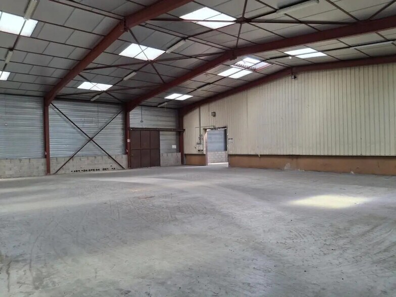 Flex dans Chassieu à louer - Photo du bâtiment - Image 3 de 7