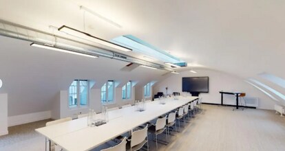 13 Rue Des Petits Hôtels, Paris for lease Interior Photo- Image 2 of 8