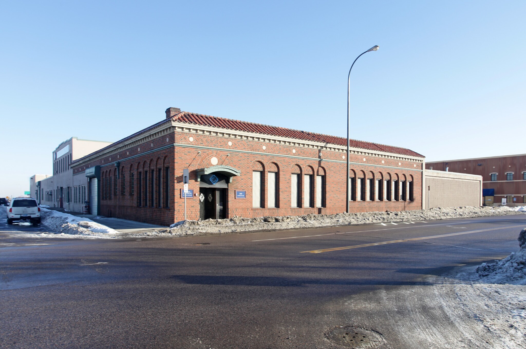 260 N Plymouth Ave, Minneapolis, MN for lease Building Photo- Image 1 of 5