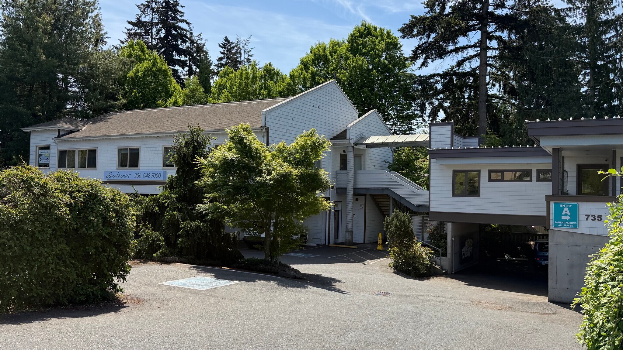 747 N 185th St, Shoreline, WA à louer Photo du bâtiment- Image 1 de 2