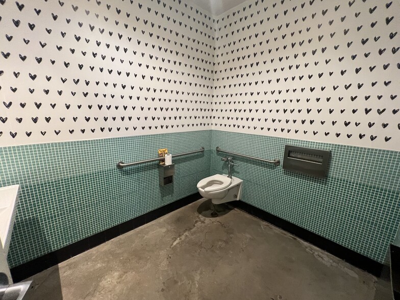 902-914 Broadway, Santa Monica, CA for lease - Interior Photo - Image 2 of 34