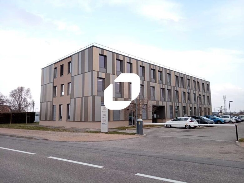 Office in Colombier-Saugnieu for lease - Building Photo - Image 1 of 7