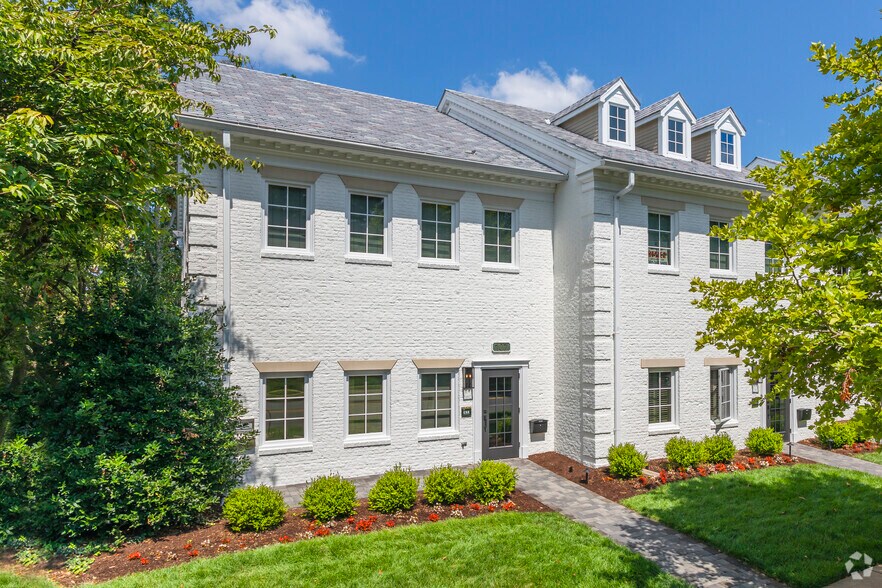 101-107 W Edmonston Dr, Rockville, MD for lease - Building Photo - Image 1 of 8