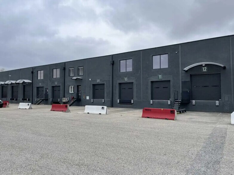 Bureau dans Corbas à louer - Photo du bâtiment - Image 1 de 5