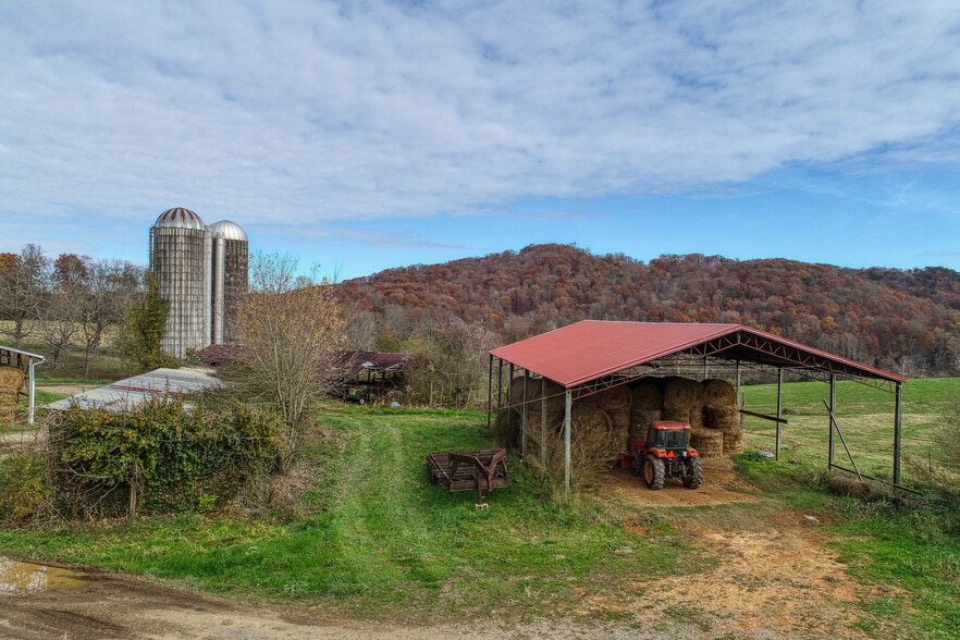 311 Ross Cemetery Rd, Rocky Top, TN à vendre - Photo du bâtiment - Image 2 de 51